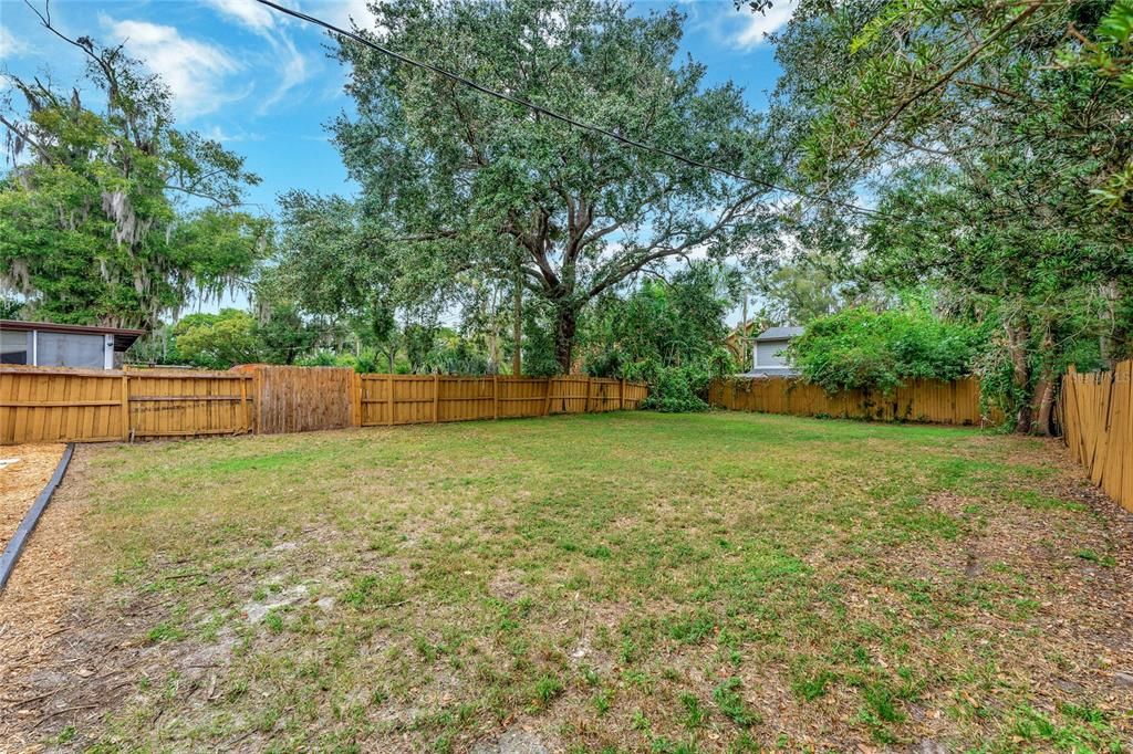 Recently Sold: $359,900 (2 beds, 1 baths, 884 Square Feet)