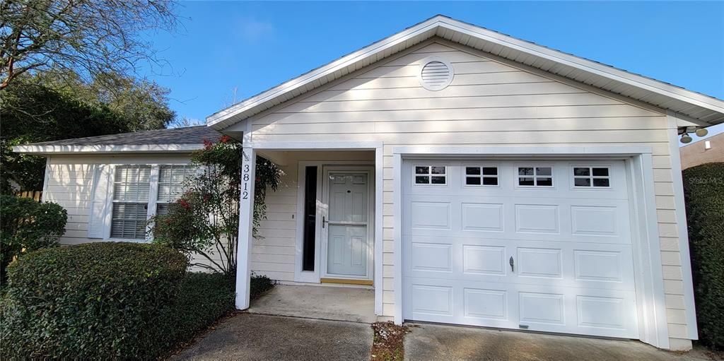 Recently Rented: $1,600 (3 beds, 2 baths, 1374 Square Feet)