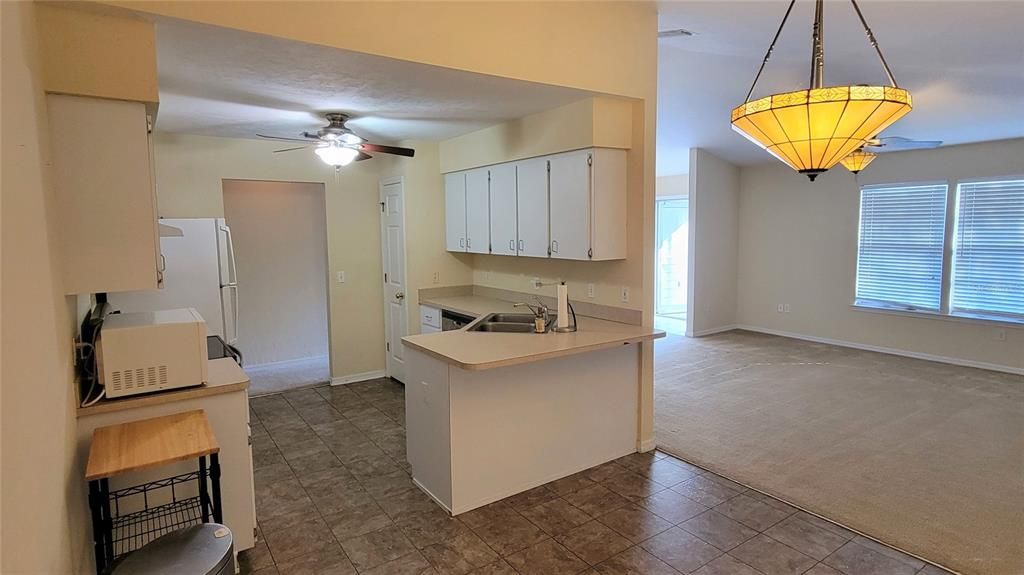 Recently Rented: $1,600 (3 beds, 2 baths, 1374 Square Feet)