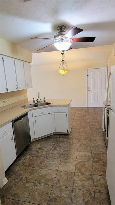 Recently Rented: $1,600 (3 beds, 2 baths, 1374 Square Feet)