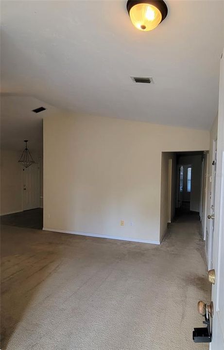 Recently Rented: $1,600 (3 beds, 2 baths, 1374 Square Feet)