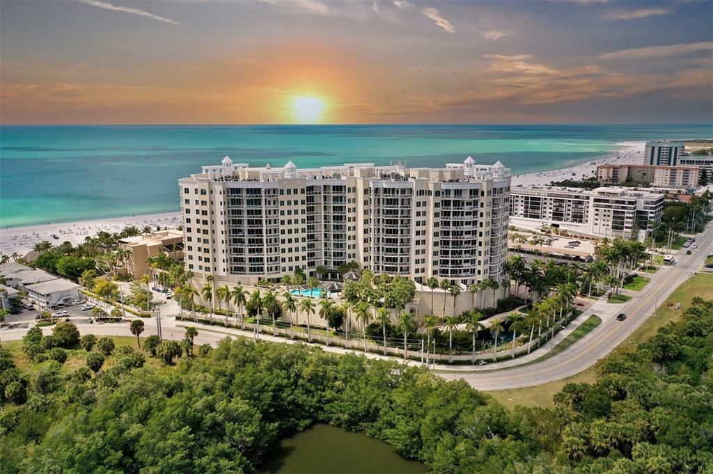 Recently Sold: $2,950,000 (3 beds, 2 baths, 3057 Square Feet)