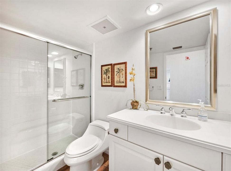 最近售出: $1,240,000 (3 贝兹, 3 浴室, 1826 平方英尺)