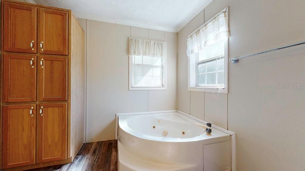 Недавно продано: $245,000 (3 спален, 2 ванн, 1920 Квадратных фут)