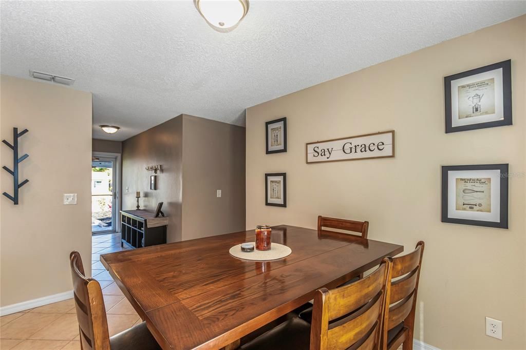 Recently Sold: $385,000 (3 beds, 2 baths, 1196 Square Feet)