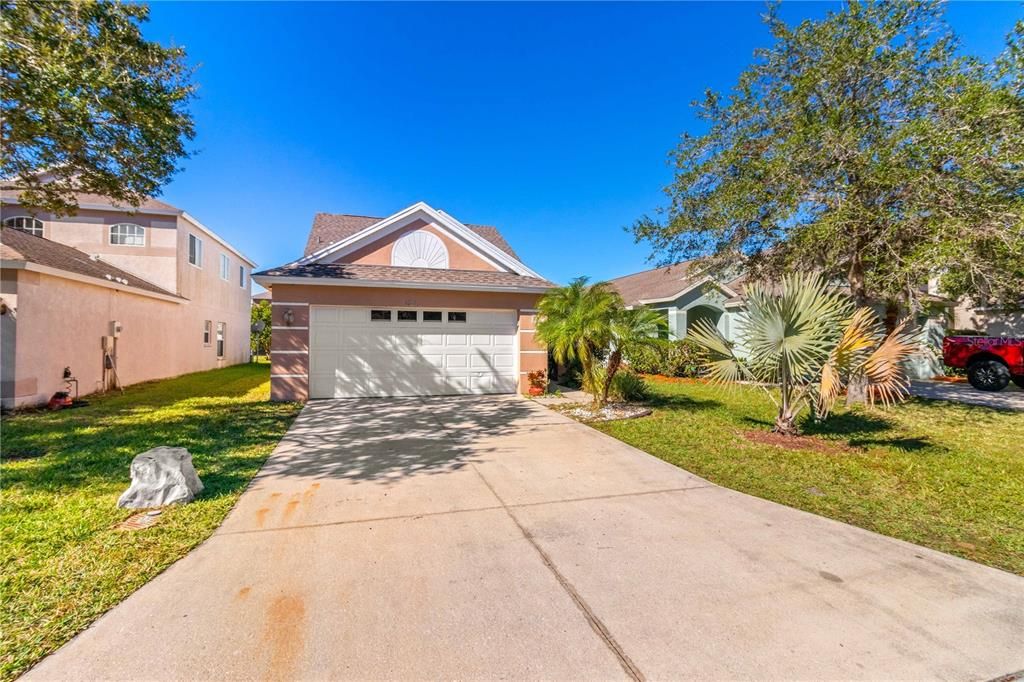 Recently Sold: $325,000 (4 beds, 2 baths, 1438 Square Feet)
