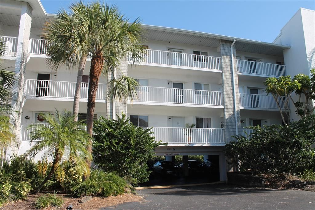 Recently Sold: $330,000 (2 beds, 2 baths, 1093 Square Feet)