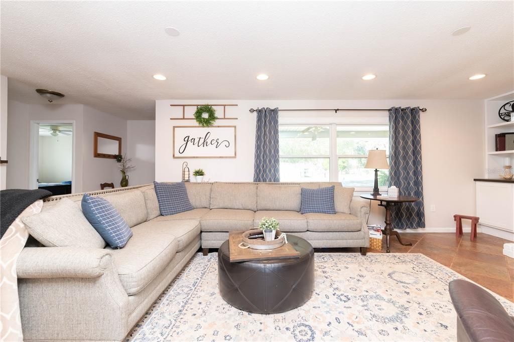 Recently Sold: $639,000 (4 beds, 2 baths, 1964 Square Feet)