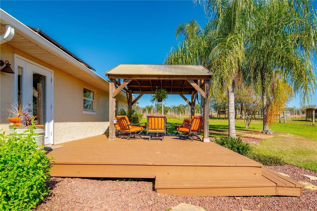 Recently Sold: $639,000 (4 beds, 2 baths, 1964 Square Feet)