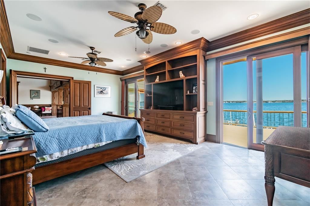 Recently Sold: $4,800,000 (3 beds, 4 baths, 5785 Square Feet)