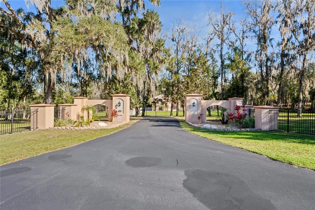 Recently Sold: $1,600,000 (5 beds, 5 baths, 5189 Square Feet)