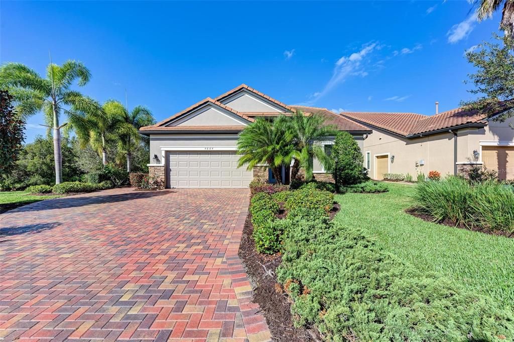 Recently Sold: $895,000 (4 beds, 3 baths, 3031 Square Feet)