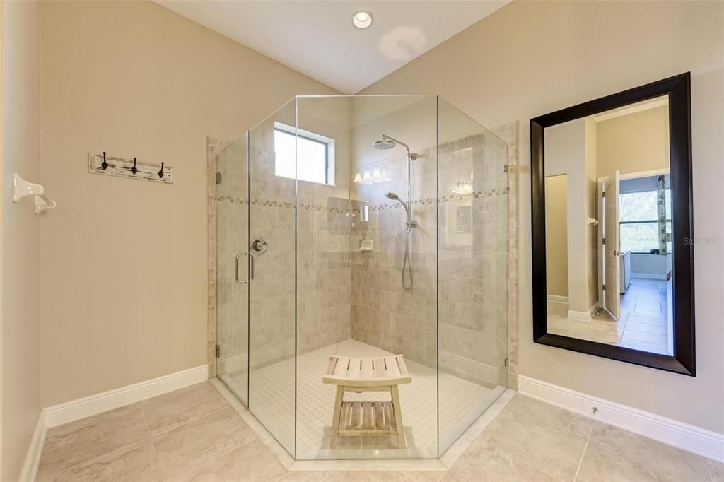 最近售出: $895,000 (4 贝兹, 3 浴室, 3031 平方英尺)