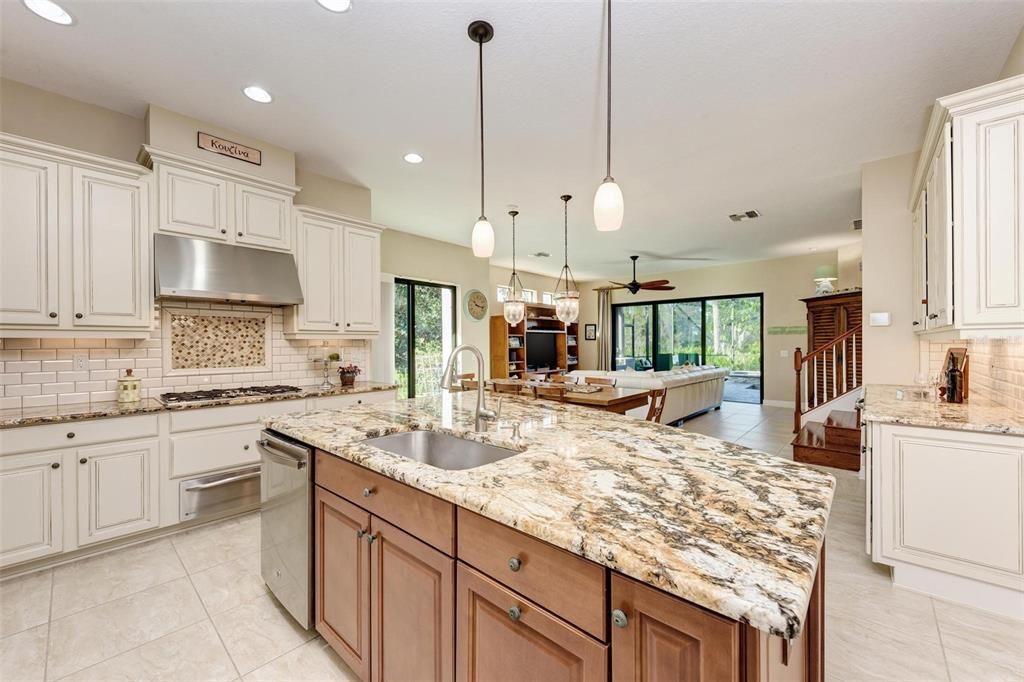 Recently Sold: $895,000 (4 beds, 3 baths, 3031 Square Feet)