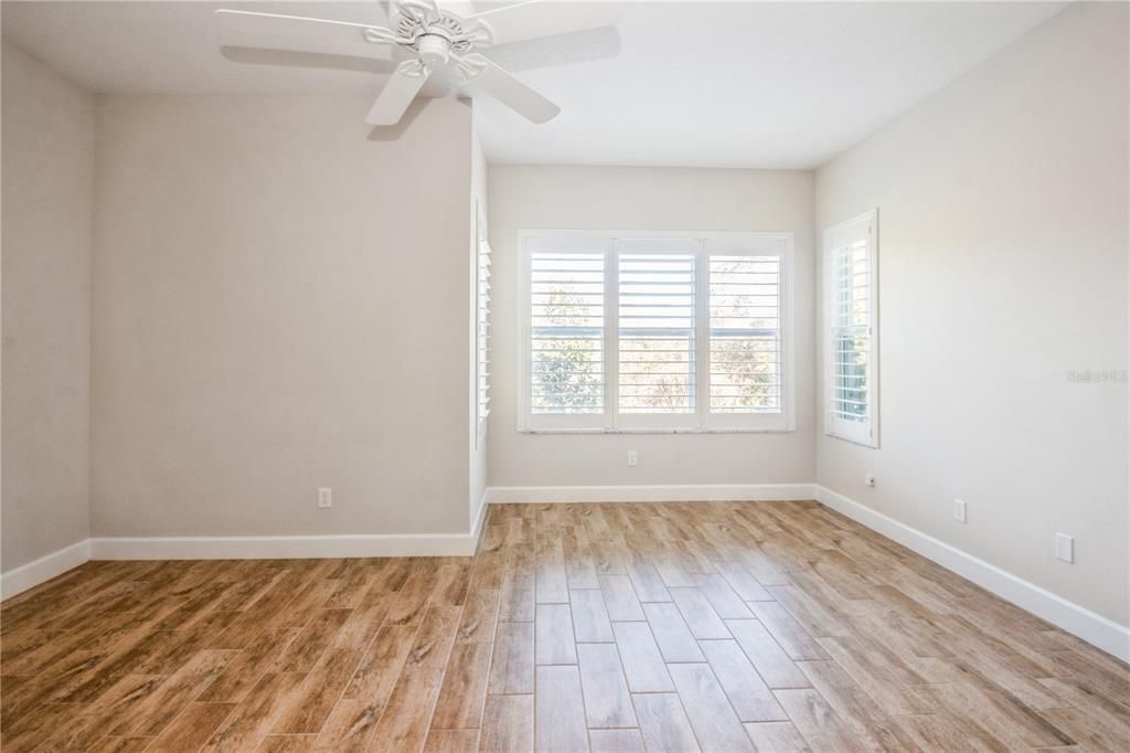 Master Bedroom w/sitting area