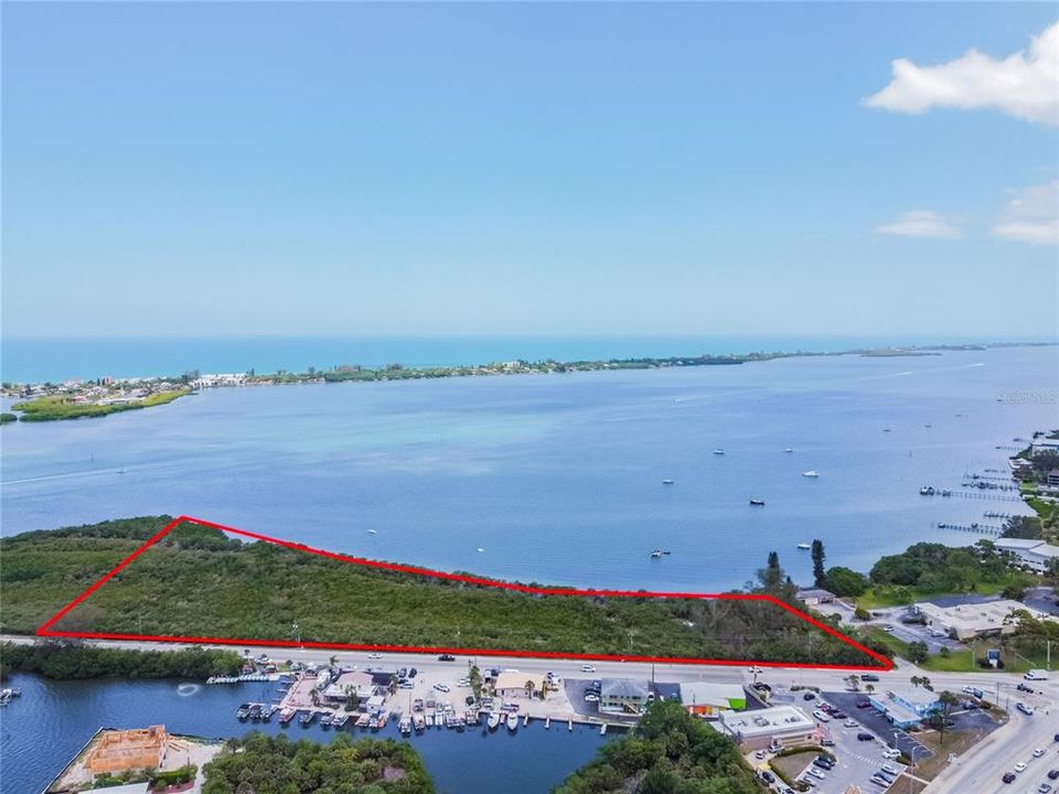 En Venta: $3,200,000 (5.00 acres)