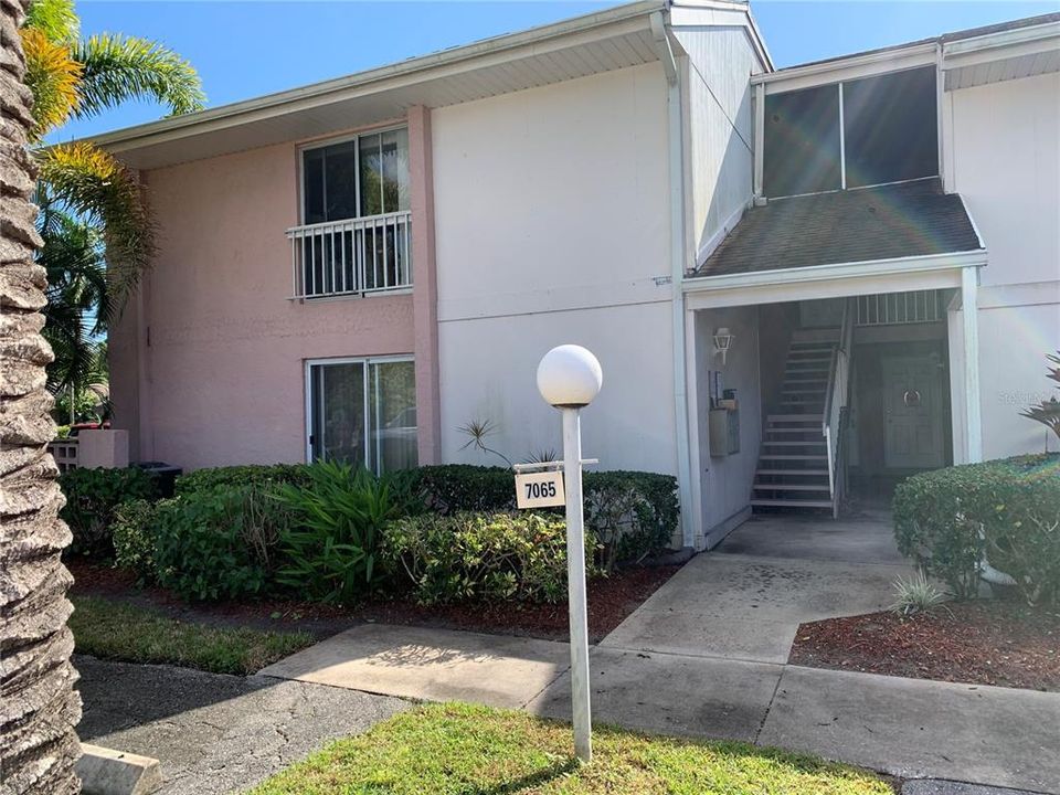Recently Sold: $220,000 (2 beds, 2 baths, 1124 Square Feet)
