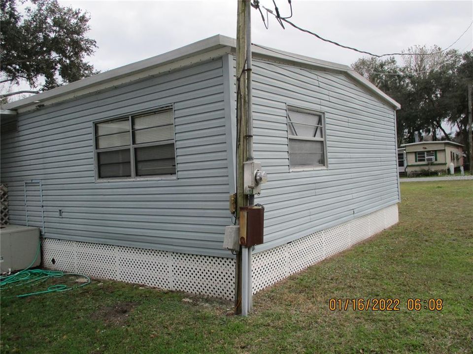 Recently Sold: $96,500 (2 beds, 1 baths, 1056 Square Feet)