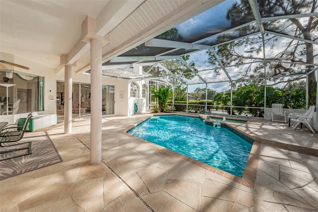 Expansive pool deck