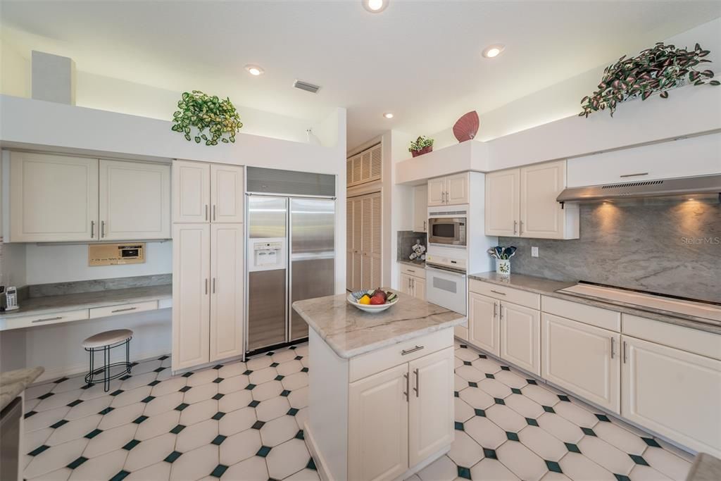 Gourmet Kitchen with center island and large pantry