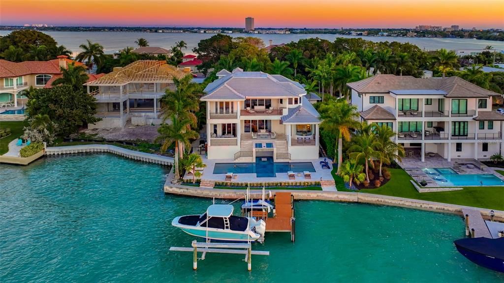 Recently Sold: $9,350,000 (5 beds, 6 baths, 5759 Square Feet)