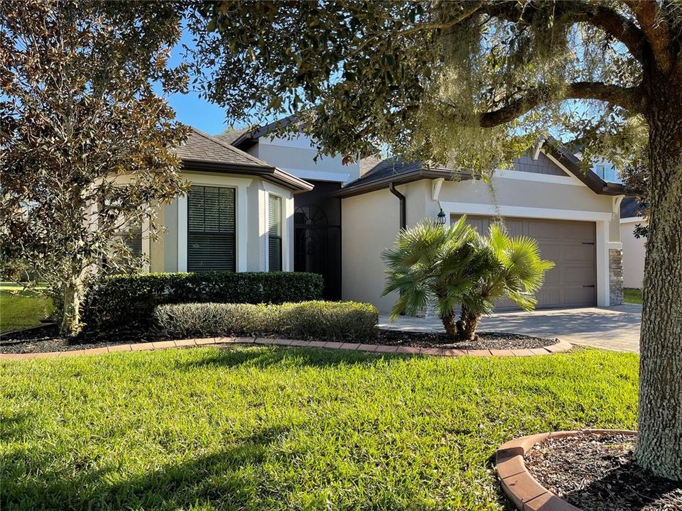 最近售出: $429,900 (3 贝兹, 2 浴室, 1916 平方英尺)