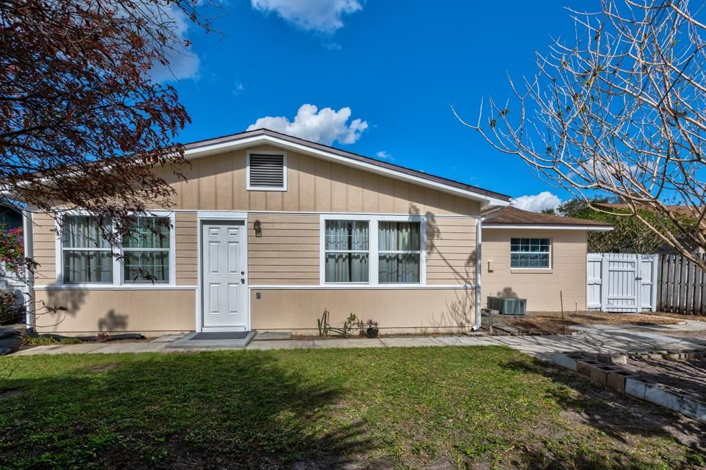 Recently Sold: $330,000 (2 beds, 2 baths, 1307 Square Feet)