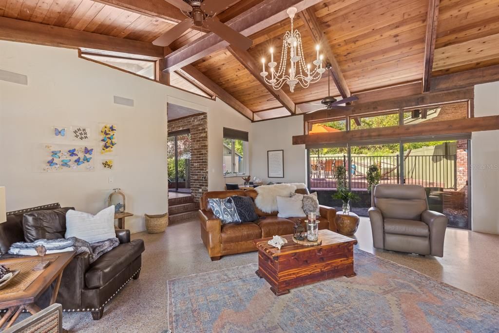 Recently Sold: $895,000 (5 beds, 4 baths, 2406 Square Feet)