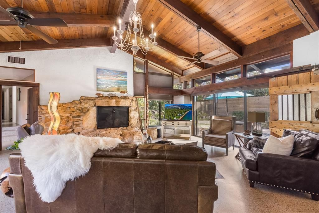 Recently Sold: $895,000 (5 beds, 4 baths, 2406 Square Feet)