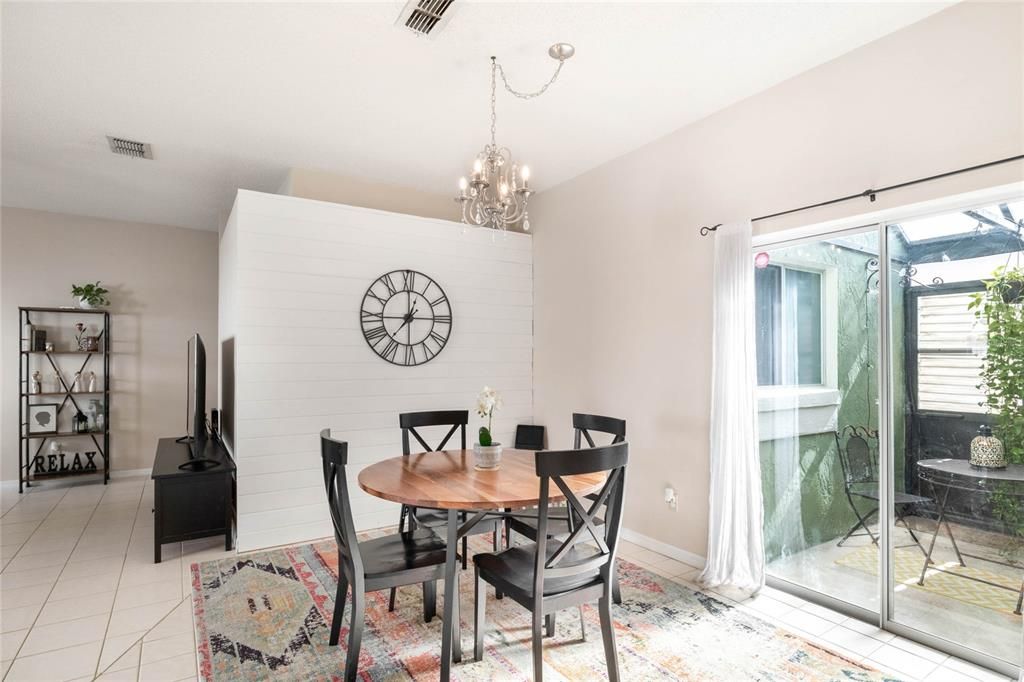 Recently Sold: $370,000 (3 beds, 2 baths, 1726 Square Feet)