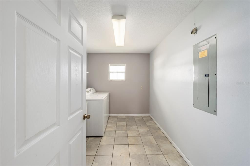 Recently Sold: $184,900 (2 beds, 1 baths, 1364 Square Feet)