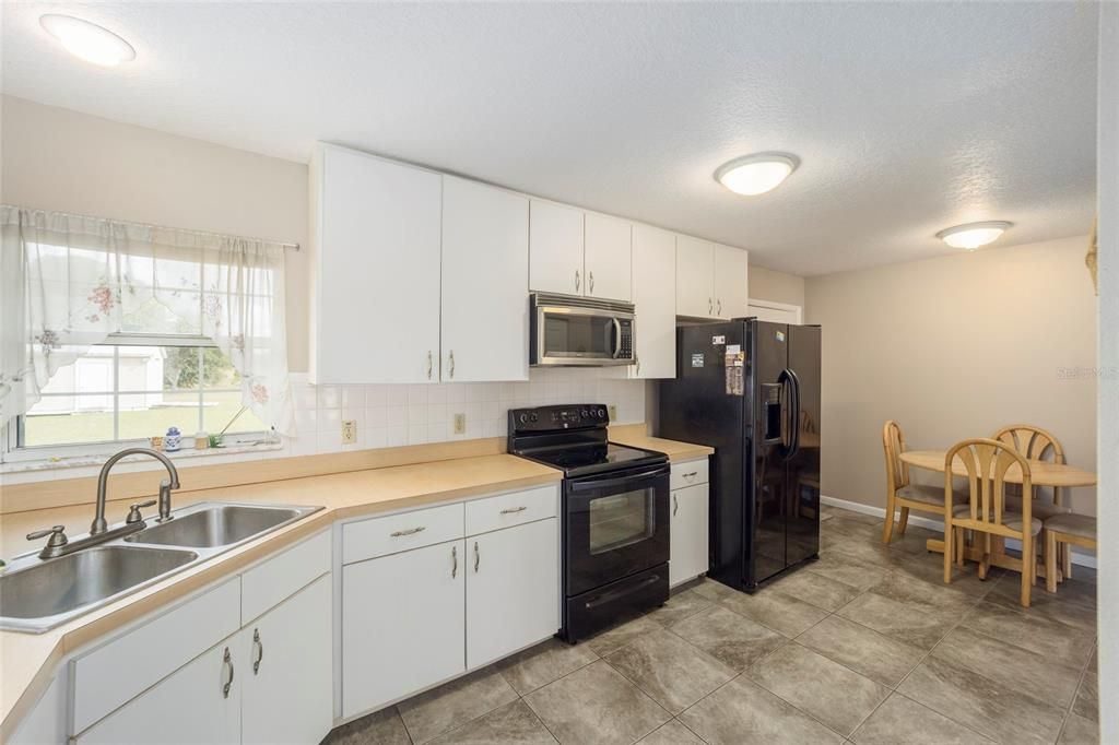 Recently Sold: $184,900 (2 beds, 1 baths, 1364 Square Feet)