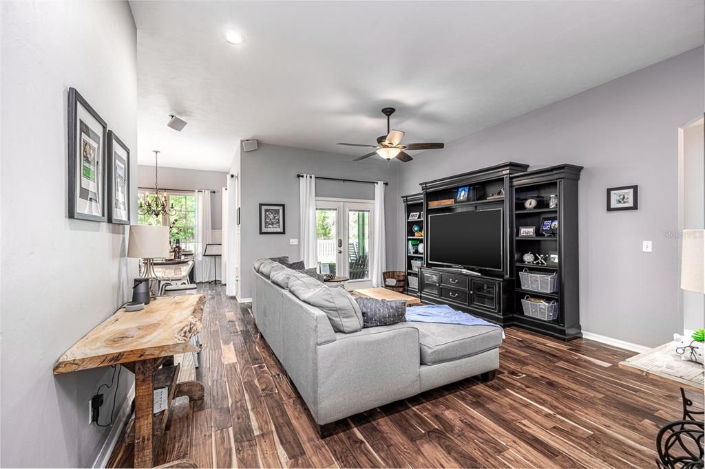 Recently Sold: $345,000 (3 beds, 2 baths, 1548 Square Feet)