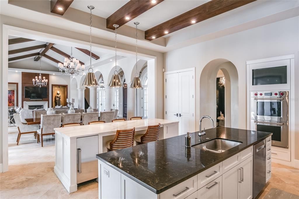 Recently Sold: $3,400,000 (5 beds, 5 baths, 5811 Square Feet)