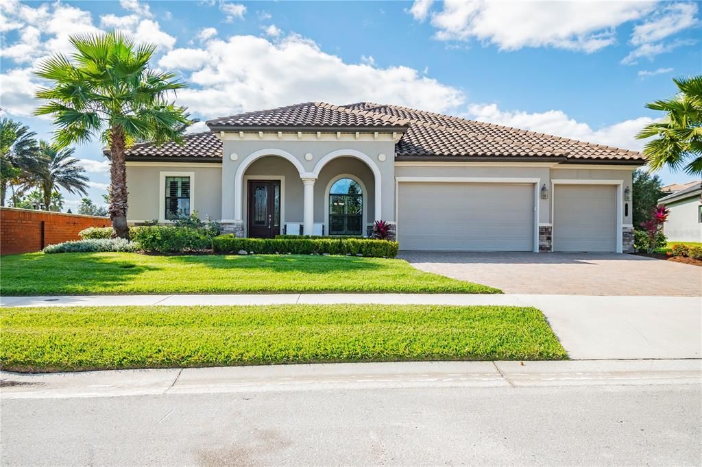 Recently Sold: $699,900 (5 beds, 4 baths, 3839 Square Feet)