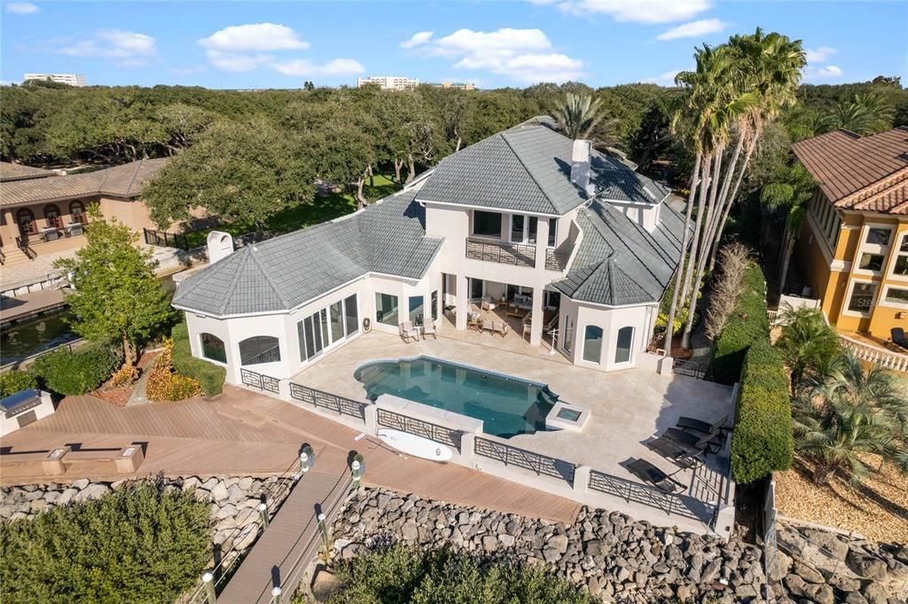 Recently Sold: $3,800,000 (6 beds, 8 baths, 7637 Square Feet)