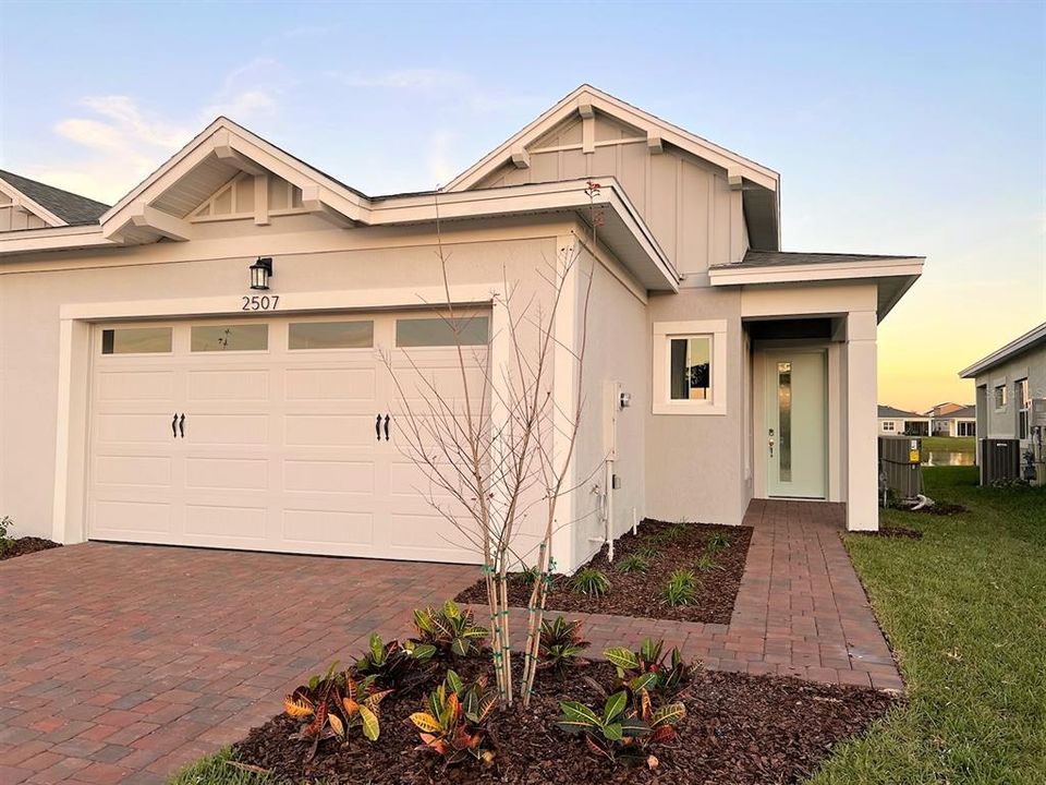 最近售出: $297,347 (2 贝兹, 2 浴室, 1351 平方英尺)