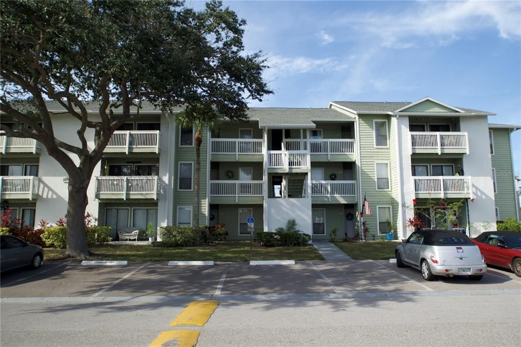 Recently Sold: $139,900 (2 beds, 2 baths, 898 Square Feet)