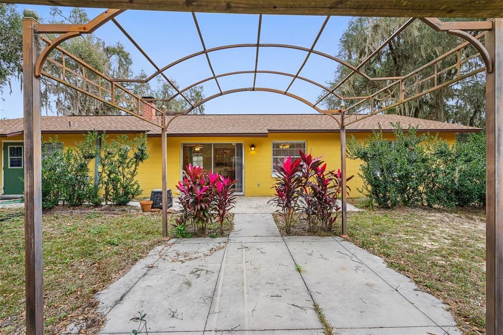 Recently Sold: $210,000 (2 beds, 2 baths, 1263 Square Feet)