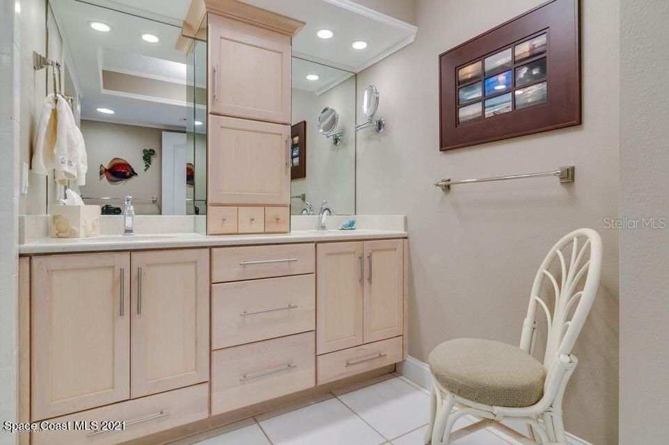 Recently Sold: $695,000 (2 beds, 2 baths, 1600 Square Feet)