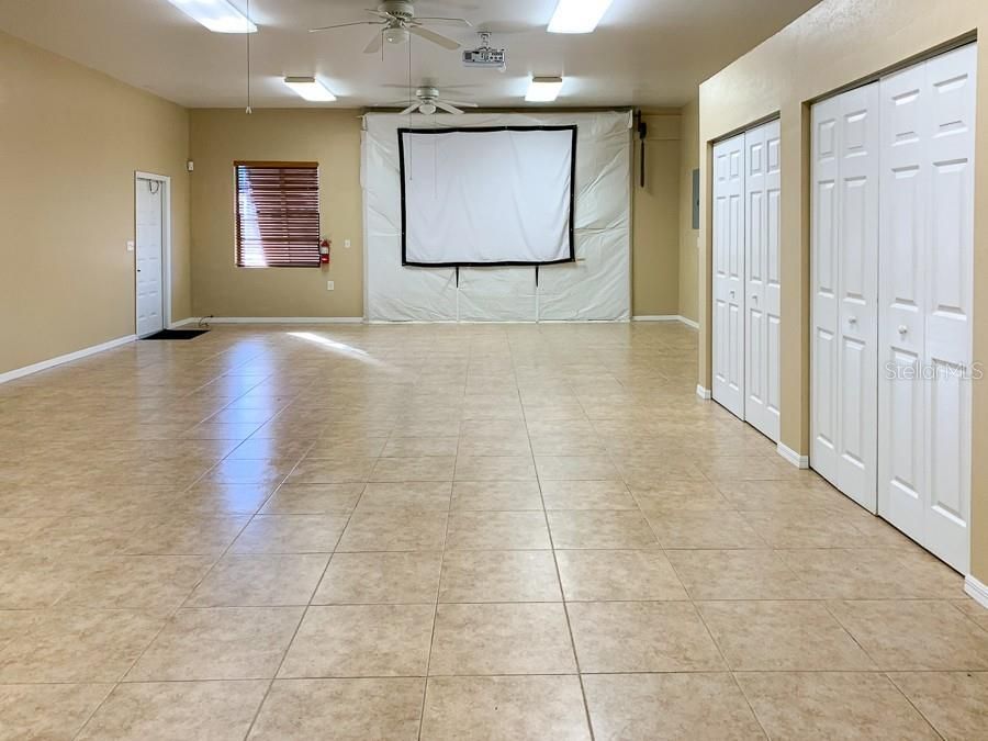 Recently Rented: $975 (0 beds, 1 baths, 1100 Square Feet)