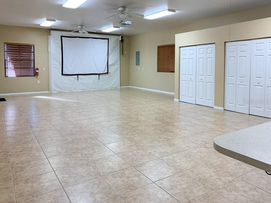 Recently Rented: $975 (0 beds, 1 baths, 1100 Square Feet)