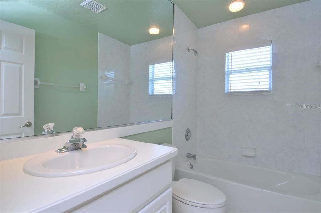 最近售出: $925,000 (5 贝兹, 4 浴室, 3400 平方英尺)