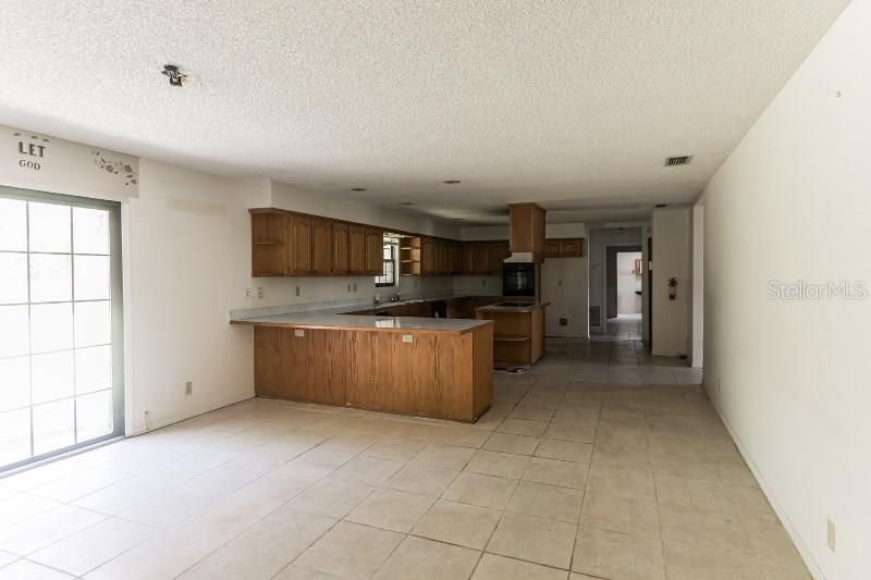 Recently Sold: $325,200 (3 beds, 2 baths, 2886 Square Feet)