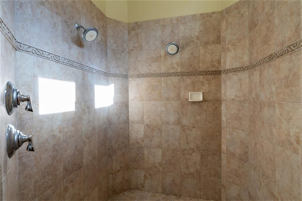 MASTER BARHROOM SHOWER STALL WITH DOUBLE SHOWER HEADS
