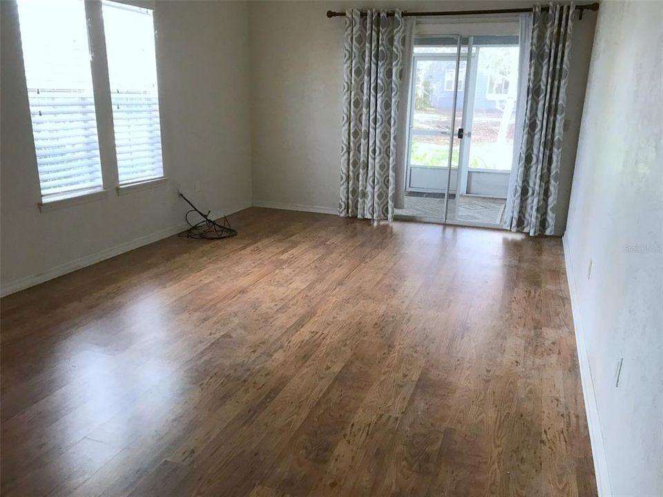 Vendido Recientemente: $199,900 (2 camas, 2 baños, 1102 Pies cuadrados)