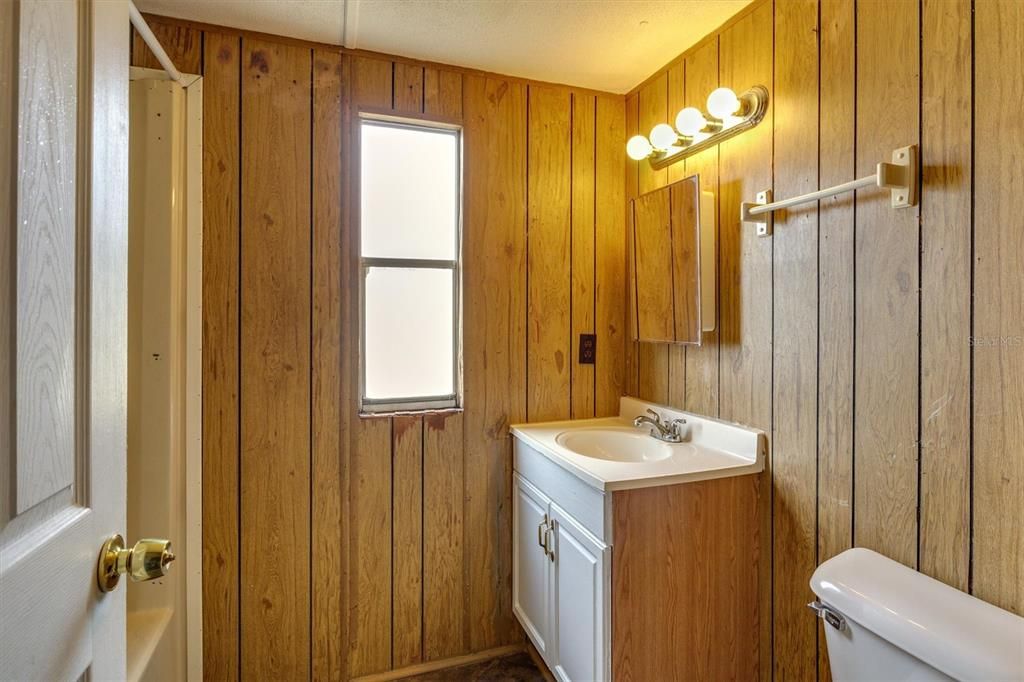 最近售出: $69,900 (2 贝兹, 1 浴室, 672 平方英尺)