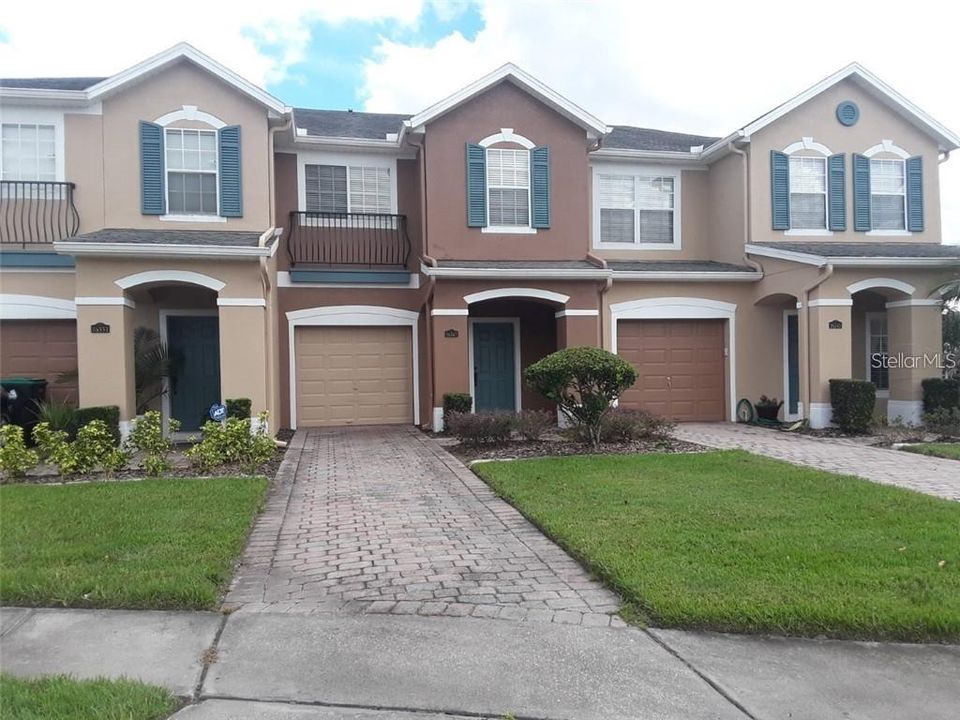 Recently Rented: $1,750 (3 beds, 2 baths, 1322 Square Feet)