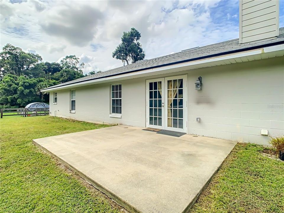 Recently Sold: $465,000 (3 beds, 3 baths, 2048 Square Feet)