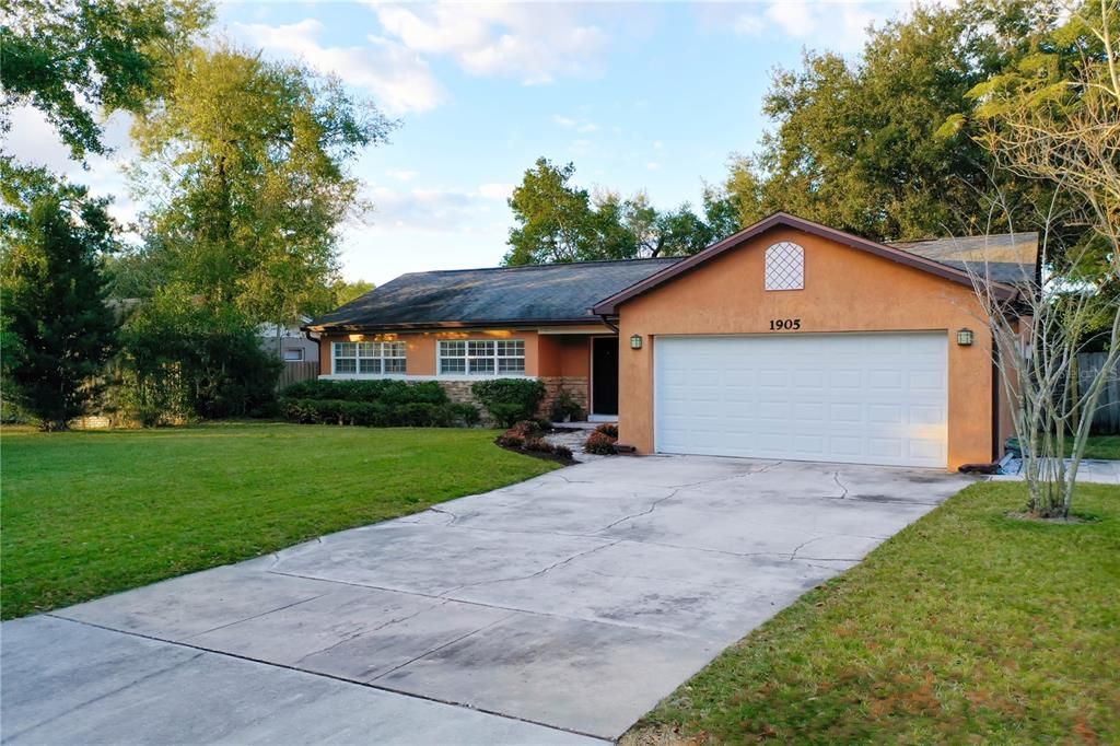 Recently Sold: $450,000 (3 beds, 2 baths, 1480 Square Feet)